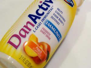 een flesje DanActiv met een probiotica drankje