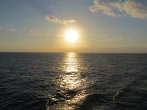 een zonsondergang op zee