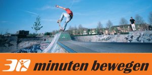 foto uit de campagne 30minutenbewegen - laat een jongen op een skateboard zien