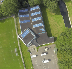 zonnepanelen op het dak van SVE accommodatie