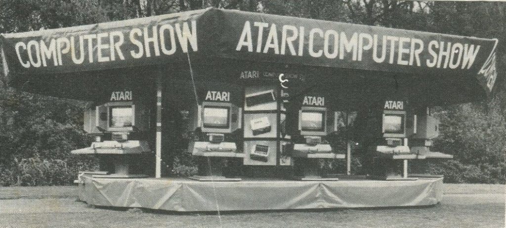 een kraam van vroeger, met de Atari Computer Show text erop.