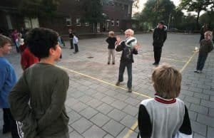 Kinderen aan het spelen op het schoolplein